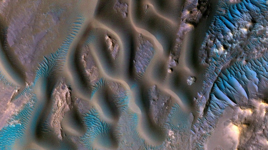 ¿Por qué se ha teñido de azul el suelo de Marte? Esto dice la NASA