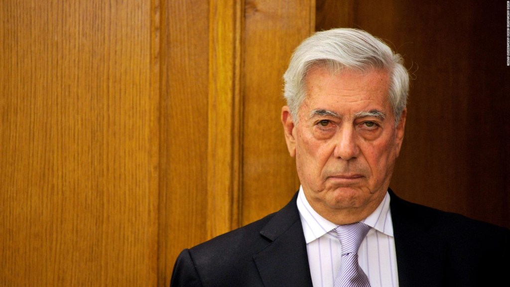 Vargas Llosa habla de su horrible experiencia con el covid-19