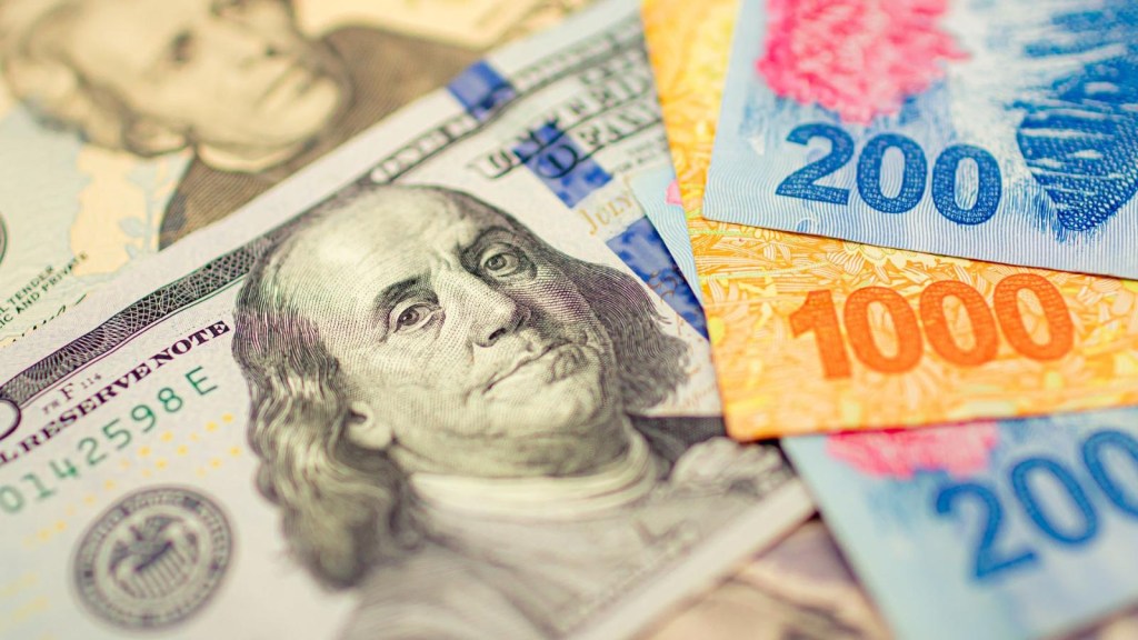Una devaluación sería el abismo en Argentina, dice Estefanía Pozzo