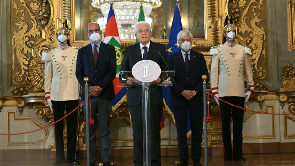 El presidente de Italia anuncia que disuelve el Parlamento y que convocará a elecciones anticipadas