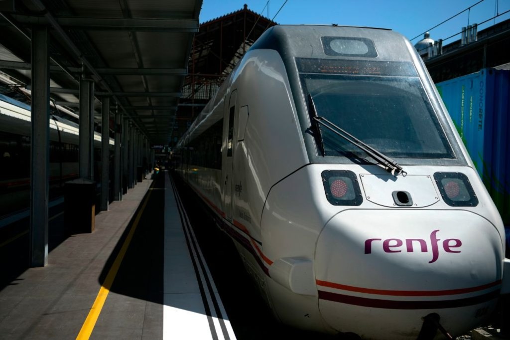 España anunció que bonificará el 100% de los pasajes multiviaje en algunos servicios de trenes