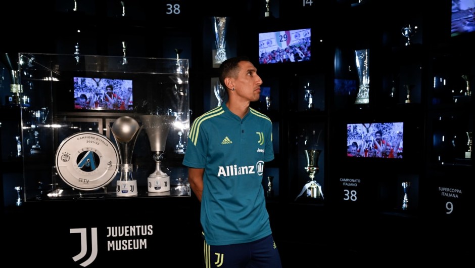 Ángel Di María visita el museo de la Juventus, su nuevo equipo, el 11 de julio de 2022.