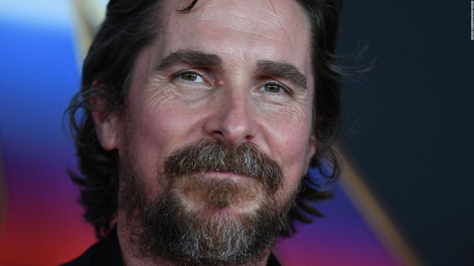 Christian Bale sagt, die Leute würden die Idee eines ernsthaften Batman „verspotten“.