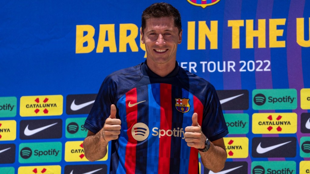 Barcelona presenta a Robert Lewandowski como su nuevo jugador en Miami, el 20 de julio de 2022.