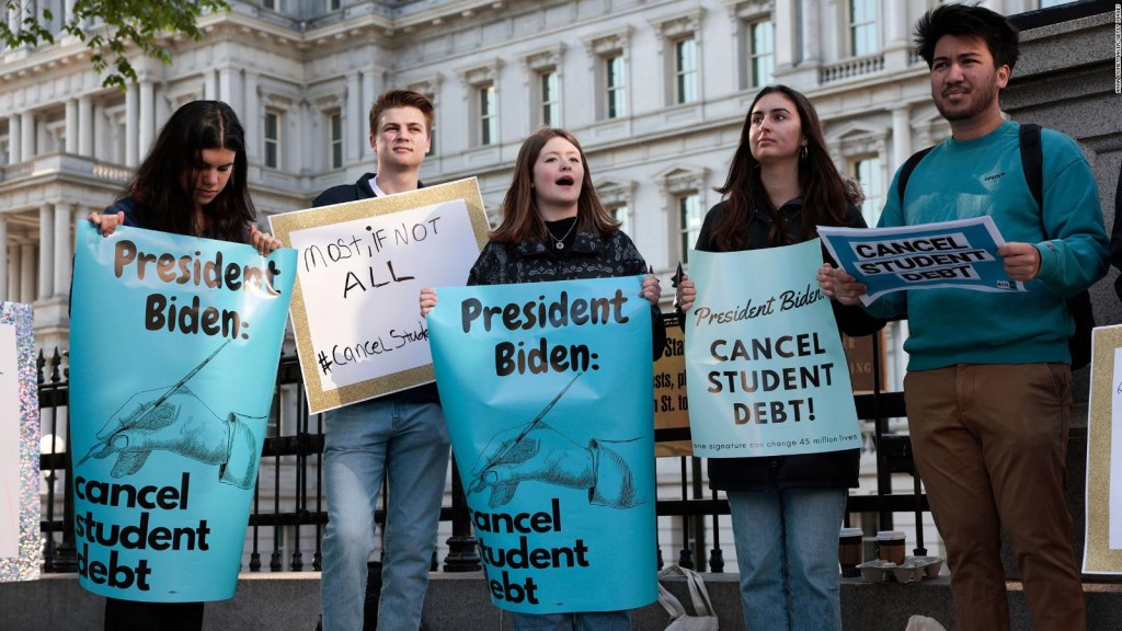 Biden cancelaría préstamos estudiantiles federales, mira cómo
