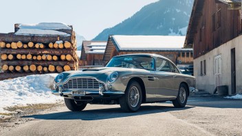 El Aston Martin DB5 de Sean Connery se vendió por US$ 2,4 millones en una subasta en California.