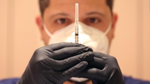 Epidemiólogo aconseja refuerzo de vacuna de covid-19