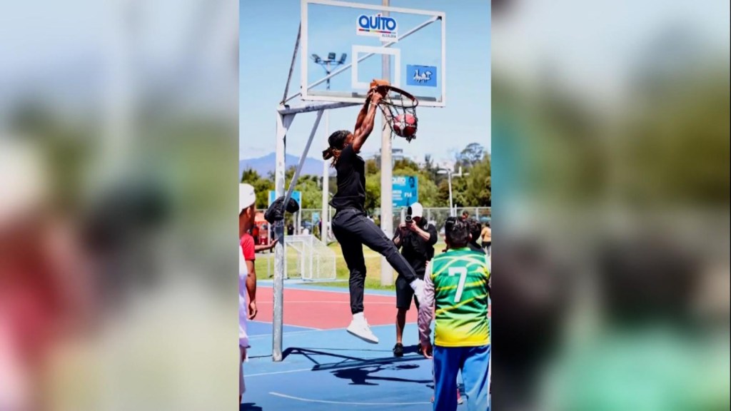 Jimmy Butler plays basketball in Quito