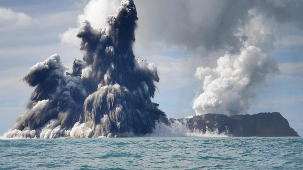 La erupción del volcán Tonga involucró grandes cantidades de agua en la atmósfera