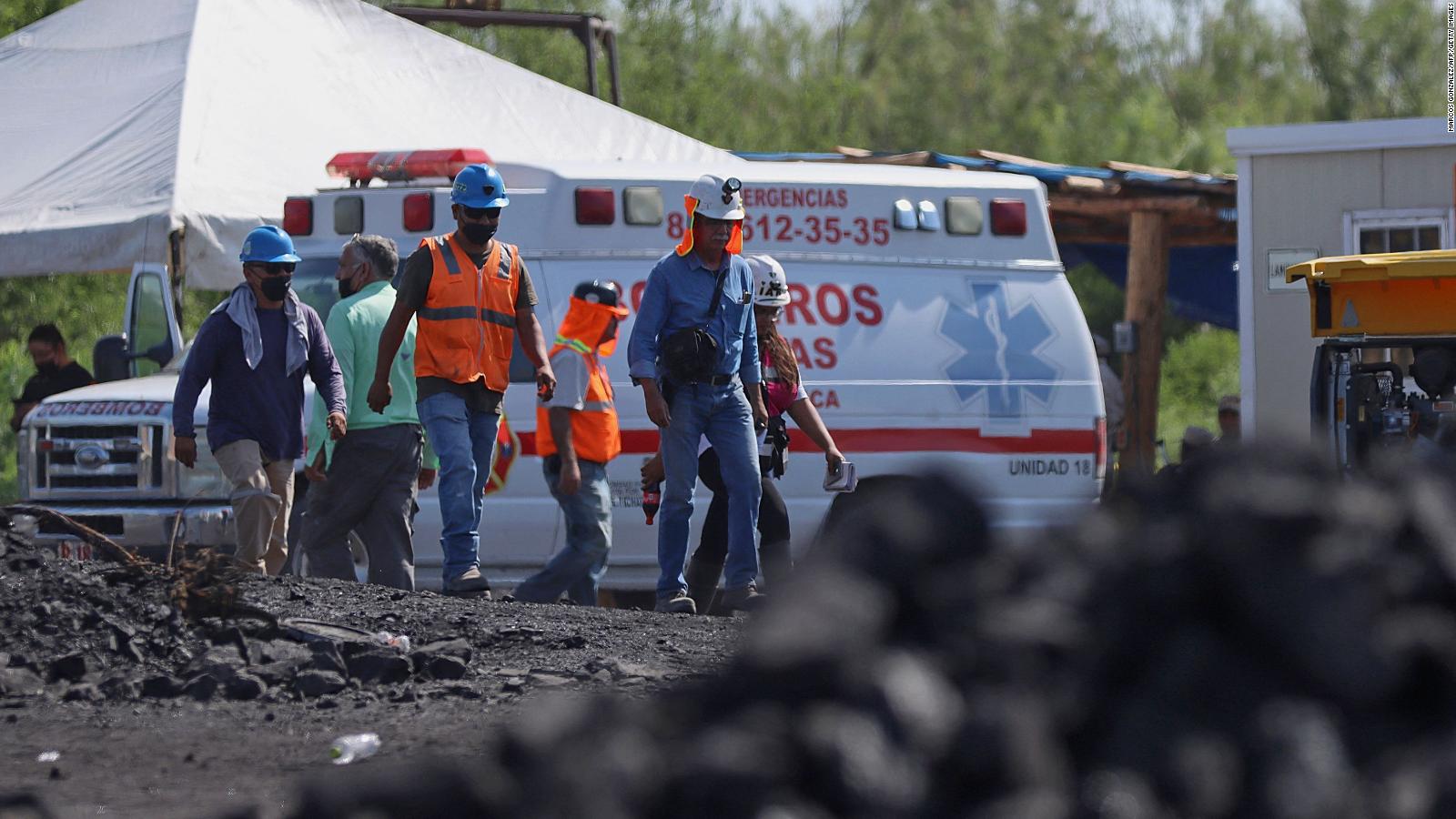 Rescatistas continúan labores para rescatar a mineros mexicanos