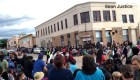 5 cosas: Auto atropella a multitud en desfile en Nuevo México