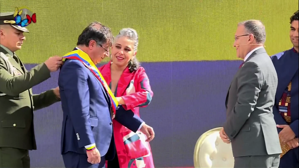This is how the new president of Colombia, Gustavo Petro, took the oath