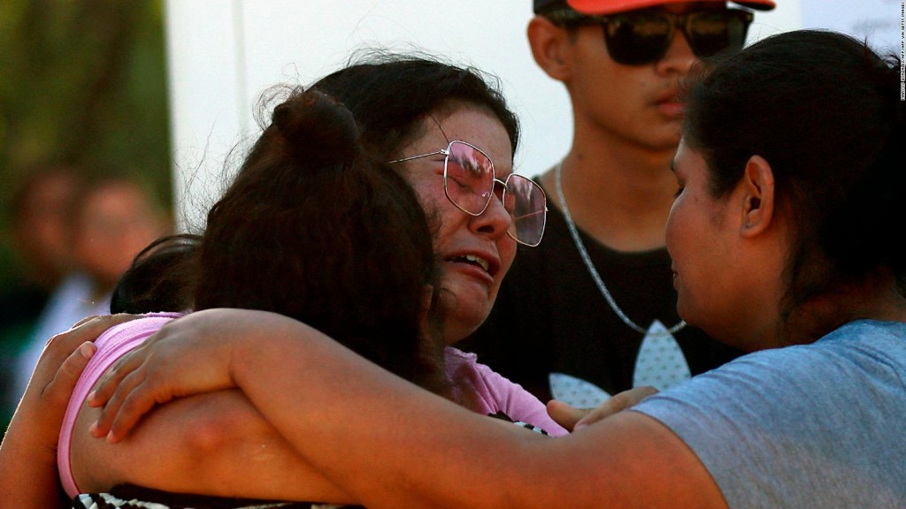 "Hay esperanza"dicen familiares de mineros atrapados en México