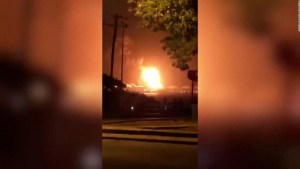 El momento de la explosión de uno de los tanques de petróleo en Cuba
