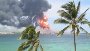 Videos muestran la magnitud del incendio en tanques de petróleo cubanos