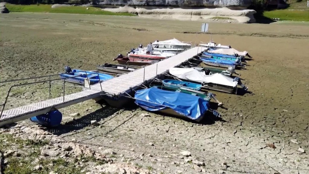 Boats on land: the unusual consequences of the drought in France