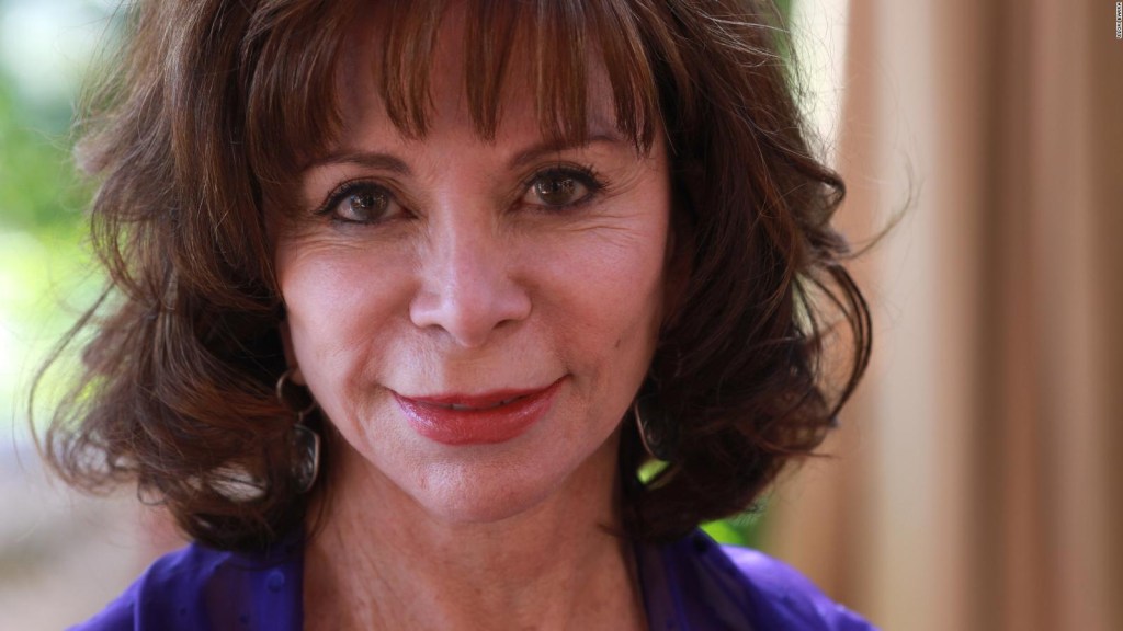 ¿Cómo comenzó la primera novela de Isabel Allende?