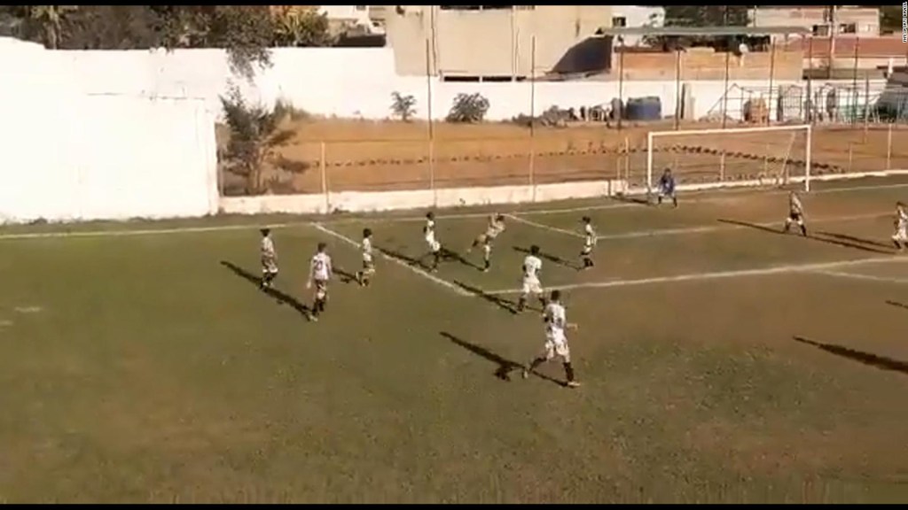 Brazilian boy's great goal arouses the attention of FIFA