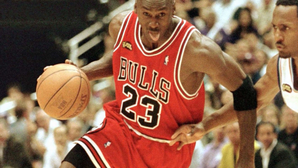 Camiseta de Michael Jordan podría costar millones de dólares