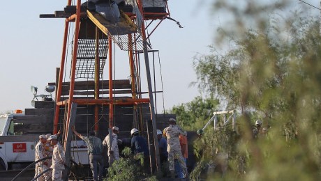 Buzo ofrece su apoyo para rescate de mineros en Coahuila