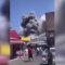 Mira el momento es que un almacén de fuegos artificiales explota en Armenia