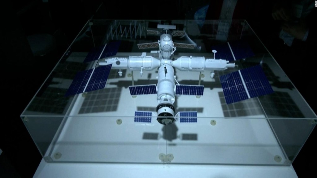 Russia reveals first physical model of new space station