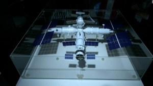 Rusia revela primer modelo físico de nueva estación espacial