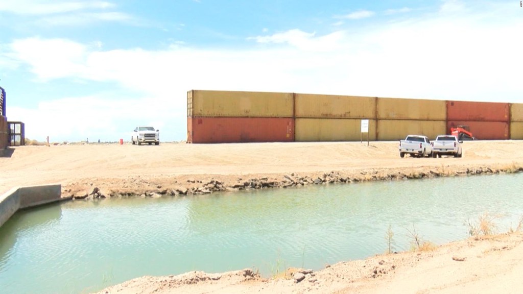 En Arizona completan el muro fronterizo con contenedores