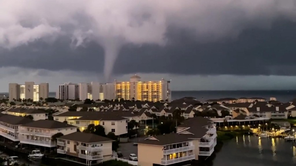 They film huge waterspout in Florida