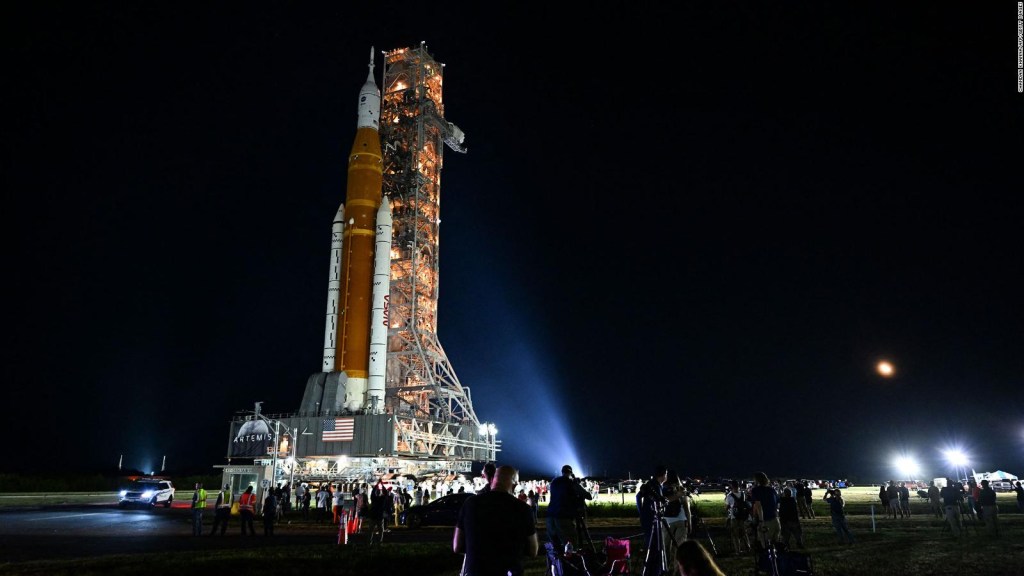 Artemis I lunar rocket arrives at launch pad