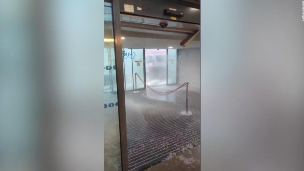 The moment a hail storm hits a hospital in France