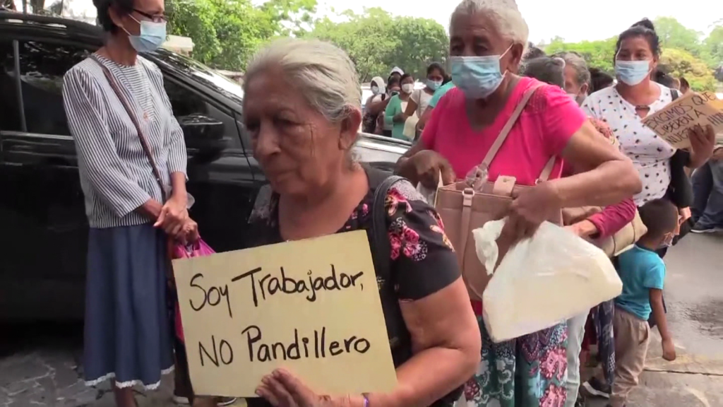 Hay salvadoreños a favor y en contra del régimen de emergencia en el país