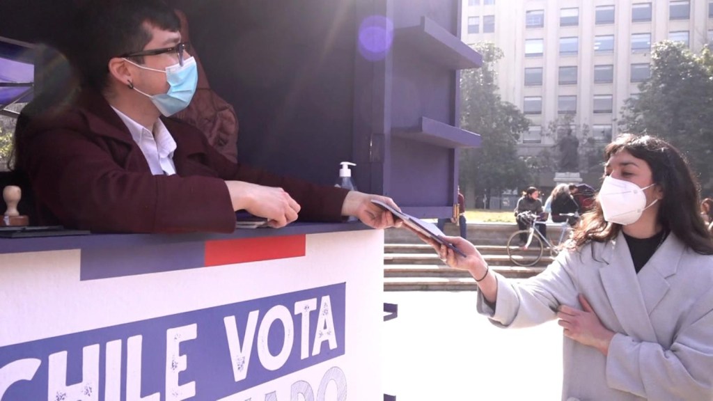 Chilenos obtienen propuesta de nueva Constitución antes del plebiscito