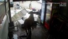 Un toro escapa de un camión y embiste tiendas en Perú
