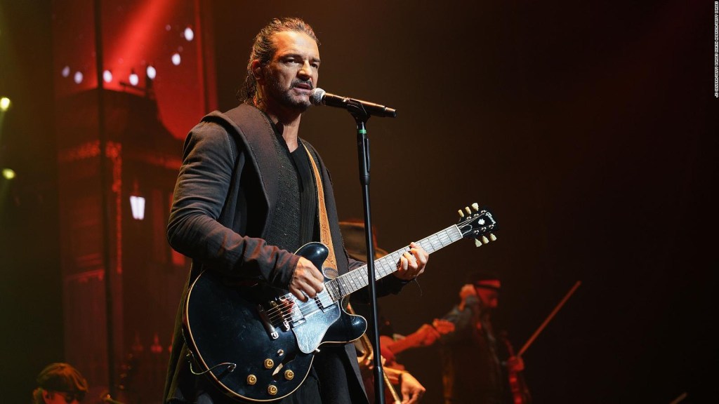 Ricardo Arjona criticizes inclusive language