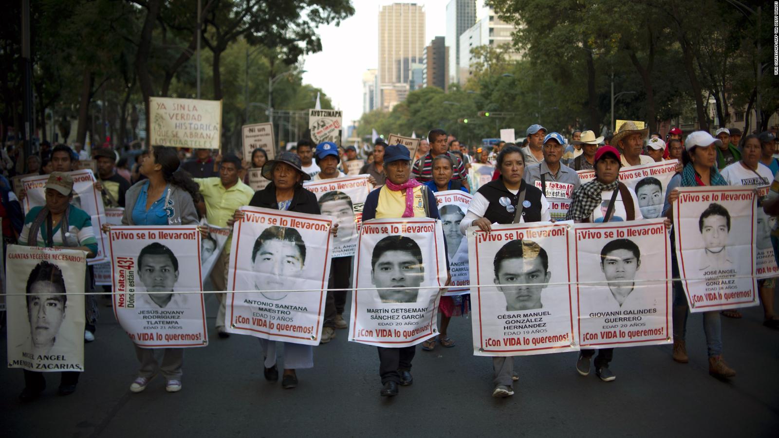 Detienen a tres militares por caso de los 43 estudiantes de Ayotzinapa
