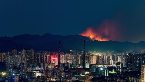 Incendios en medio de la ola de calor en la ciudad china de Chongqing.