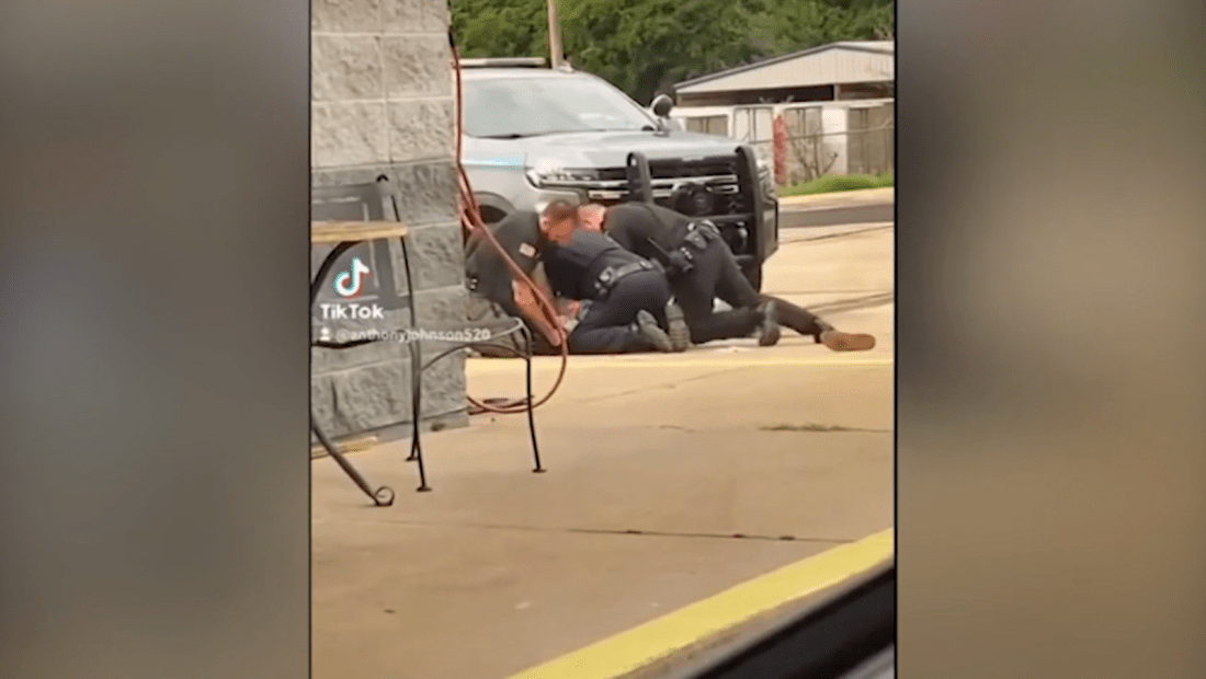 Identifican a los policías del incidente en Arkansas