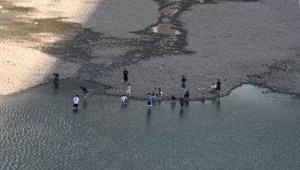 Ola de calor y sequía afectan al río Jialing en China