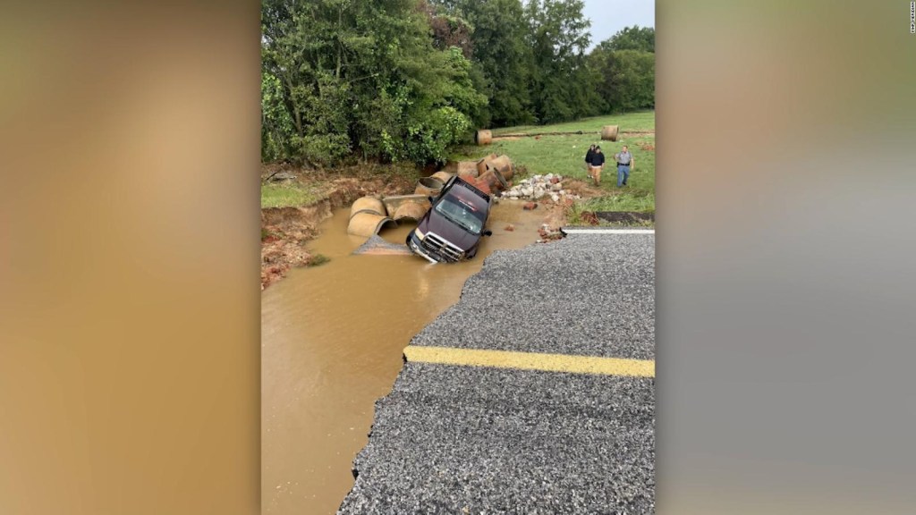 Mississippi flood causes a hole in the highway
