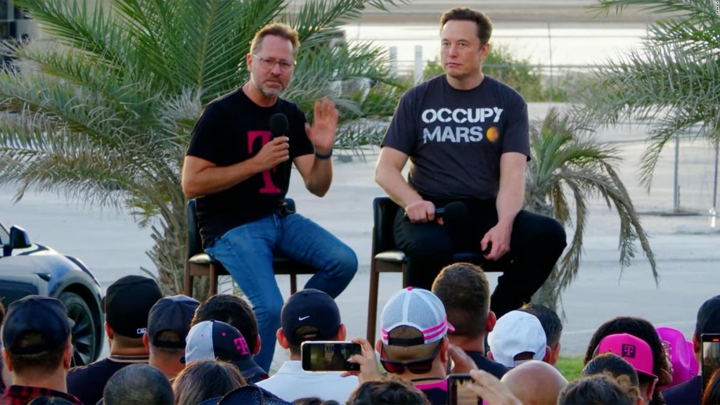 T-Mobile will expand cellular service through SpaceX