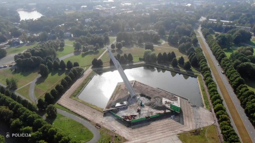 Latvia demolishes 80-meter obelisk that honored the Soviet Army