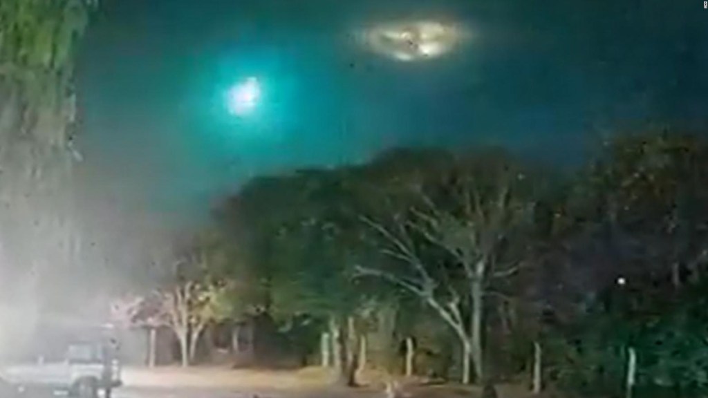 Spectacular green fireball lit up the sky in several Argentine cities