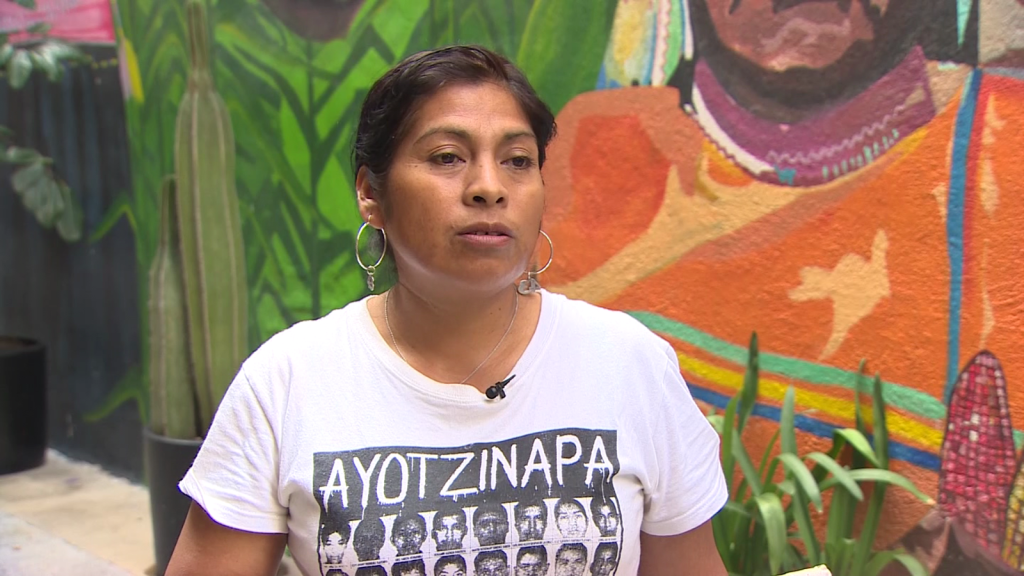 Madre de estudiante de Ayotzinapa relata cómo fue la audiencia de Murillo Karam