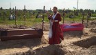 Descubren cientos de cadáveres en alrededores de Kyiv
