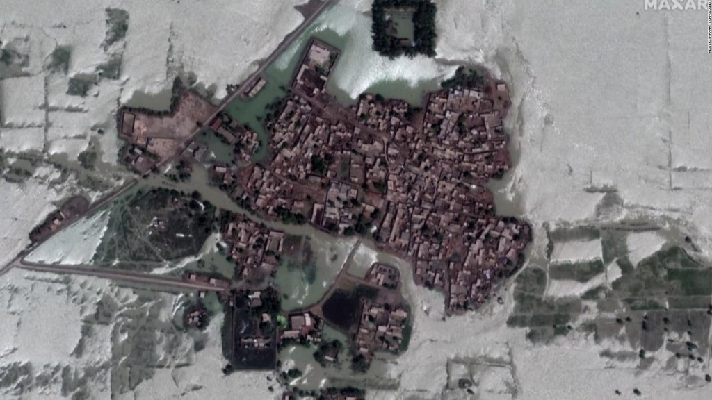 Satellite images show the progress of the floods in Pakistan