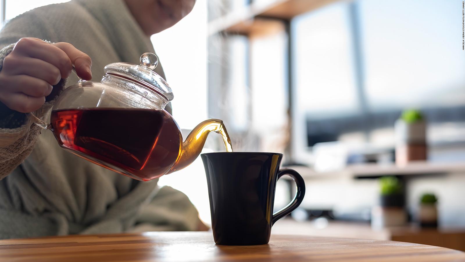 Beber dos o más tazas de té negro al día podría ayudar a que vivas