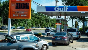 El precio de la gasolina lleva 50 días consecutivos de baja en Estados Unidos