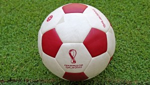 Balón con el logo del Mundial de Qatar 2022.