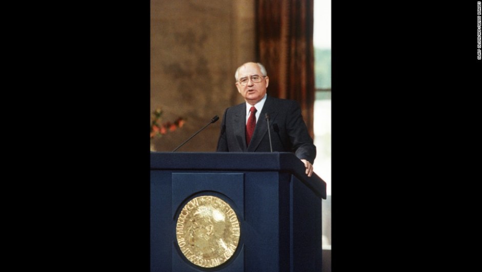 Gorbachov acepta el premio Nobel de la paz en Oslo, Noruega, en 1991. Gorbachov recibió el premio en 1990. (OLAV OLSEN/AFP/Getty Images)